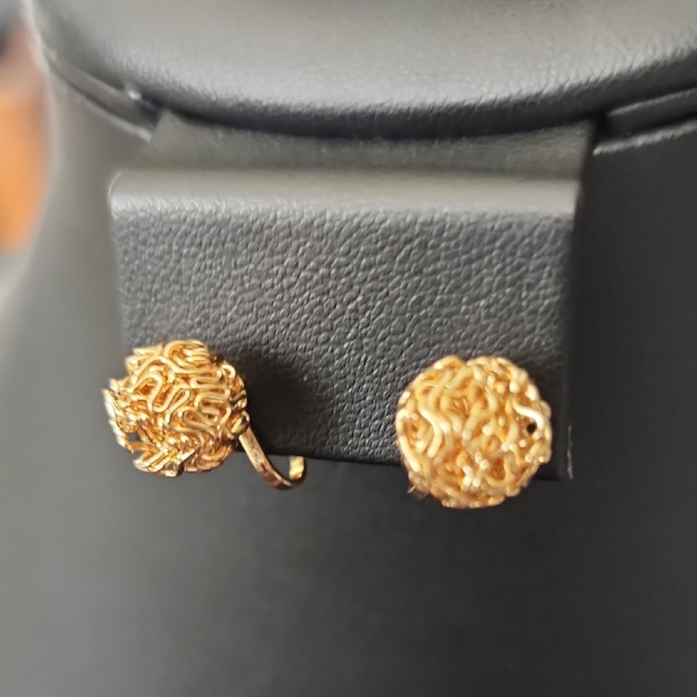 Ball Artistic Design Clip On Earrings 316L And Zinc Alloys